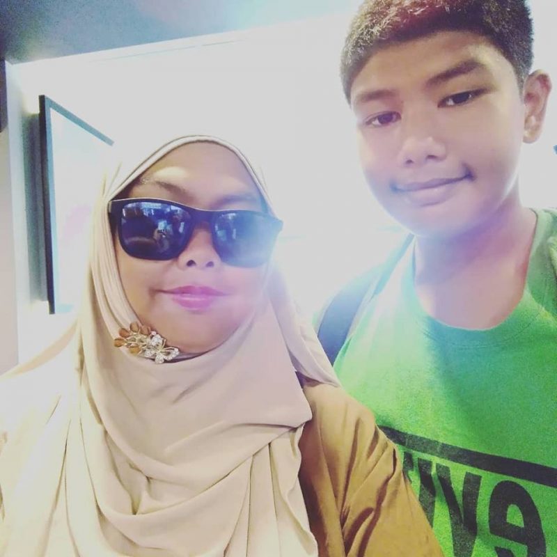 Asalkan Husna Nak Ke Sekolah, Mak Rela Pakai Topeng Superhero Setiap Pagi