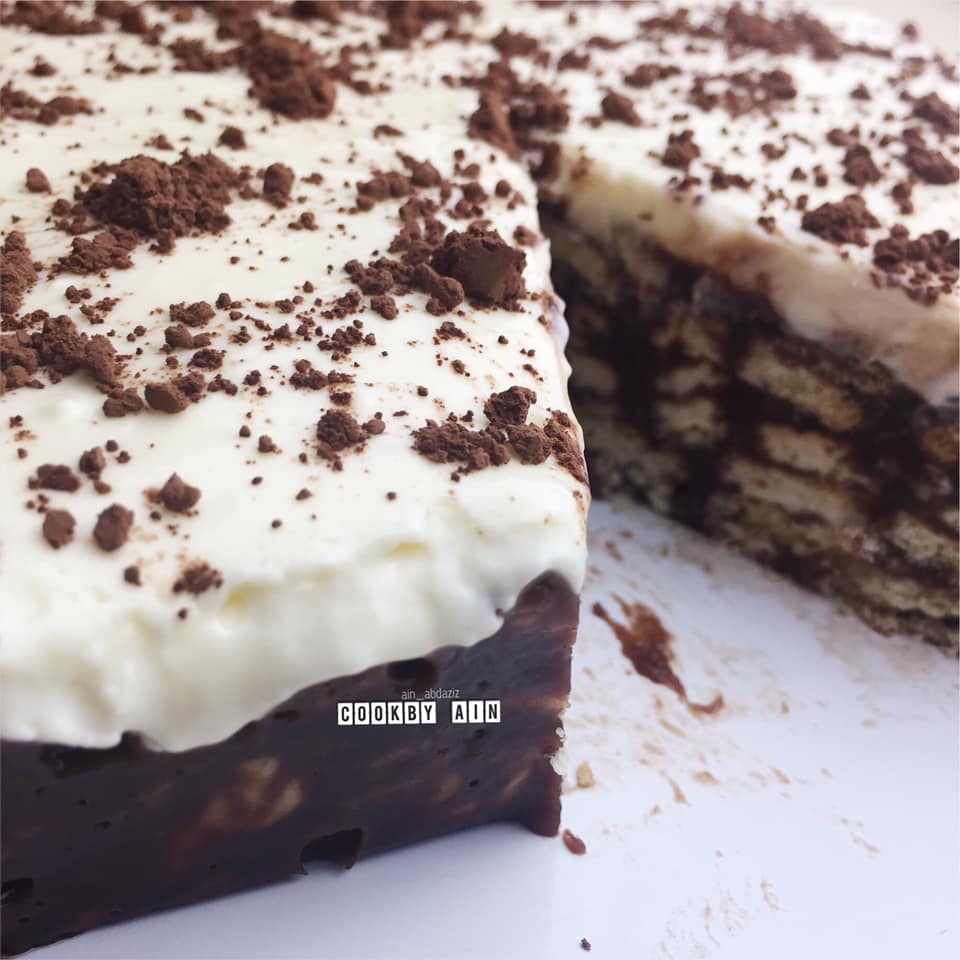 Kek Batik Cheese Berkrim, Simpan Dalam Peti Sejuk 3-4 Jam 